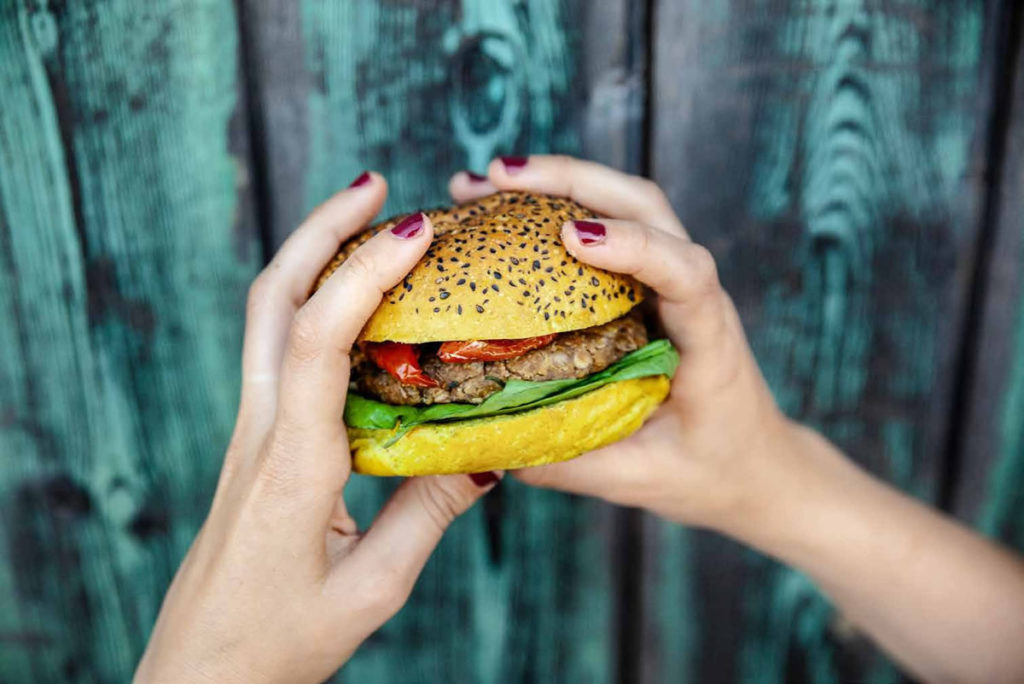 Passion Burger, lentejas, pan de curry